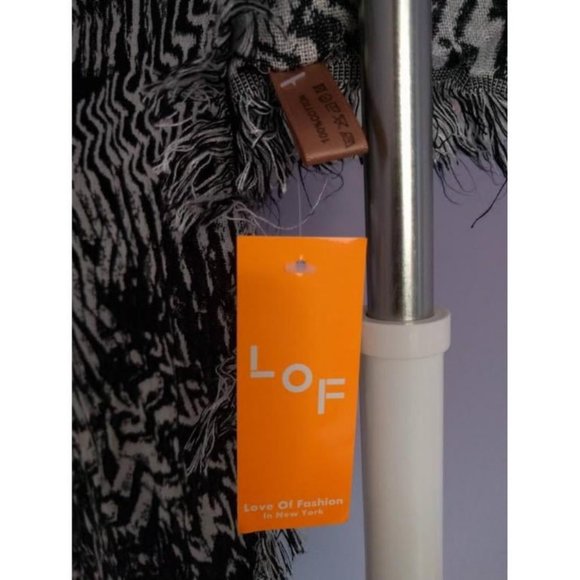 ~FREE WITH PURCHASE~ NWT! LOF Black & White Scarf - Picture 2 of 2